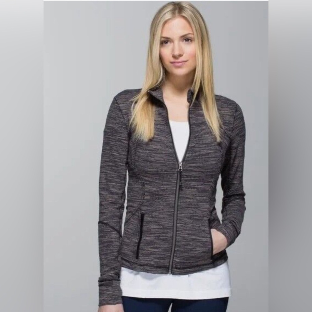 Lululemon Forme Cuffins Wee Are From Space Black Cashew Jacket. Size 6.
